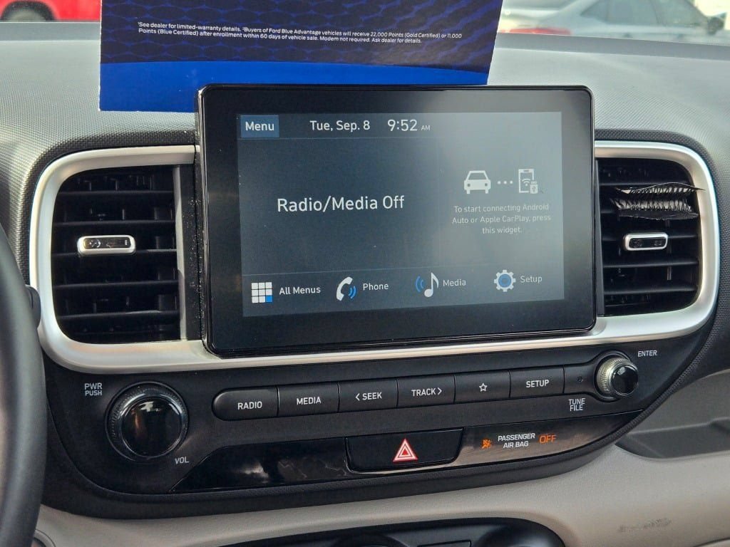 Used 2024 Hyundai Venue SEL FWD image 24