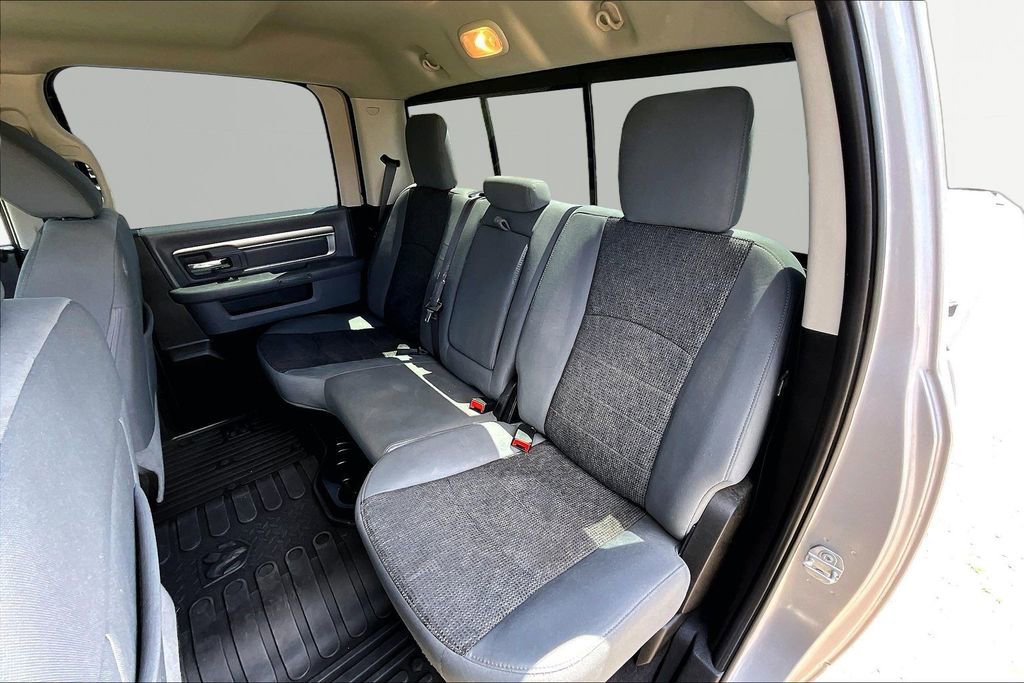 Used 2020 RAM 1500 Classic SLT w/ Luxury Group RWD image 27