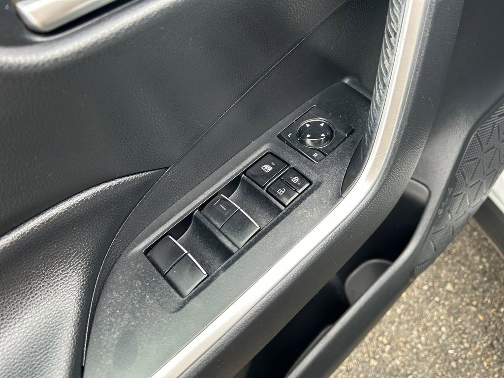 Used 2019 Toyota RAV4 XLE Premium w/ Cold Weather Package AWD/4WD image 19