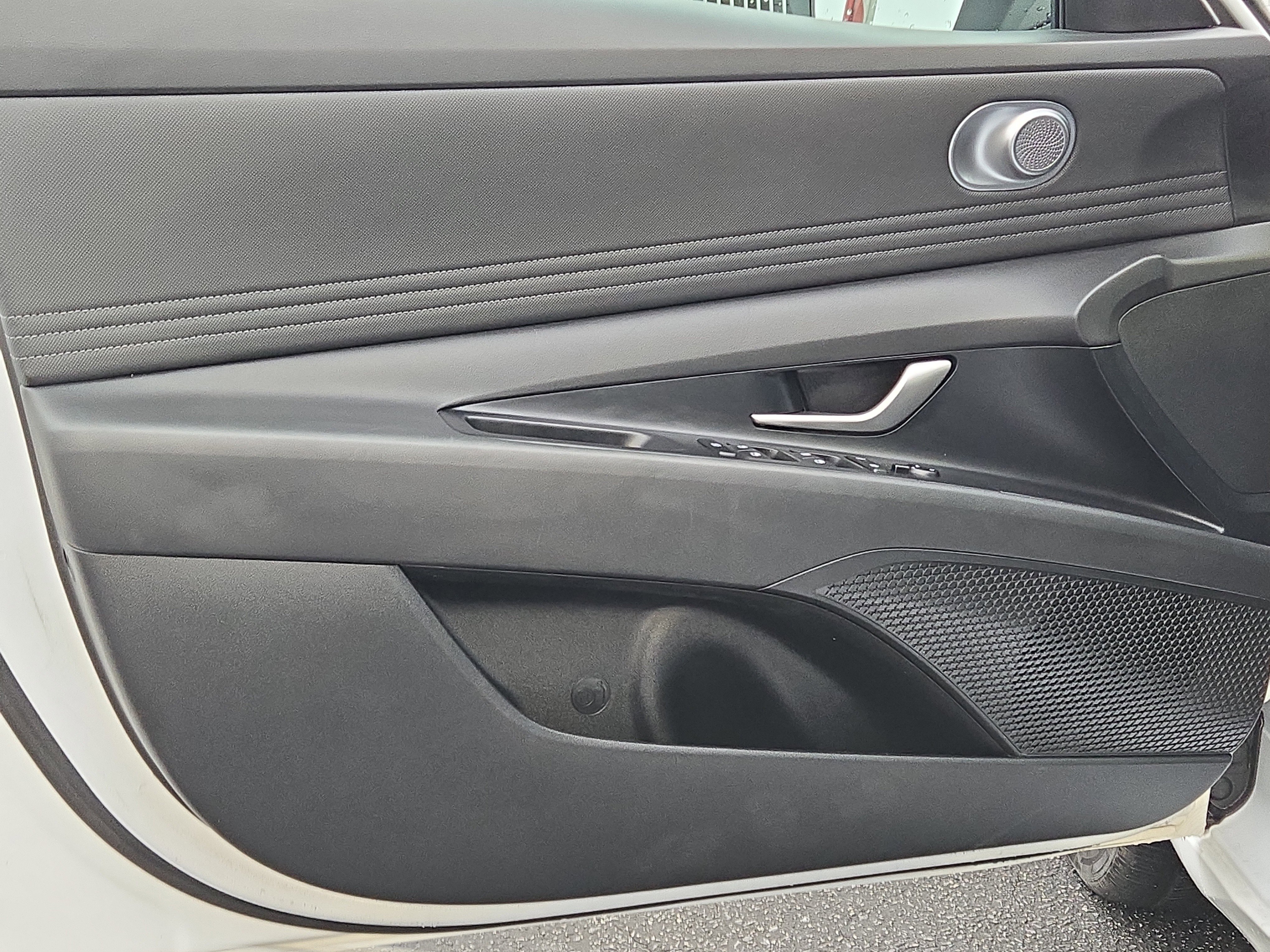 Used 2025 Hyundai Elantra SEL image 19