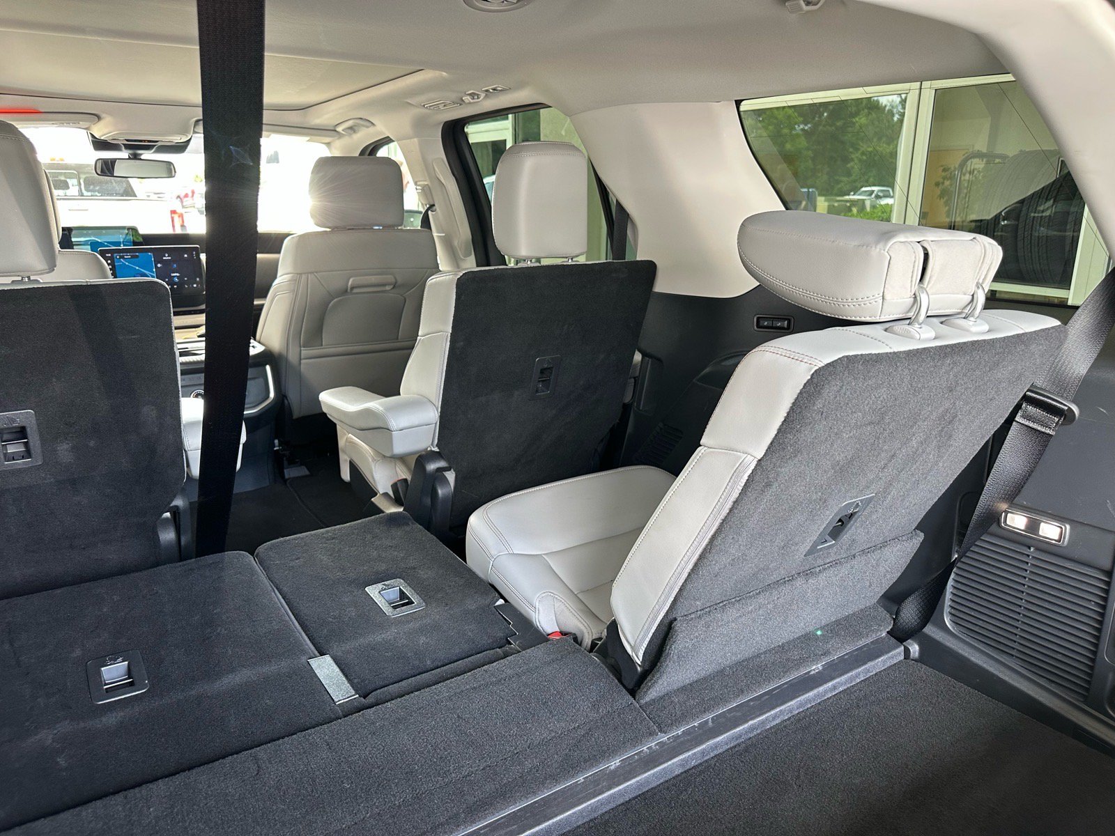 Certified 2025 Ford Expedition Active AWD/4WD image 27