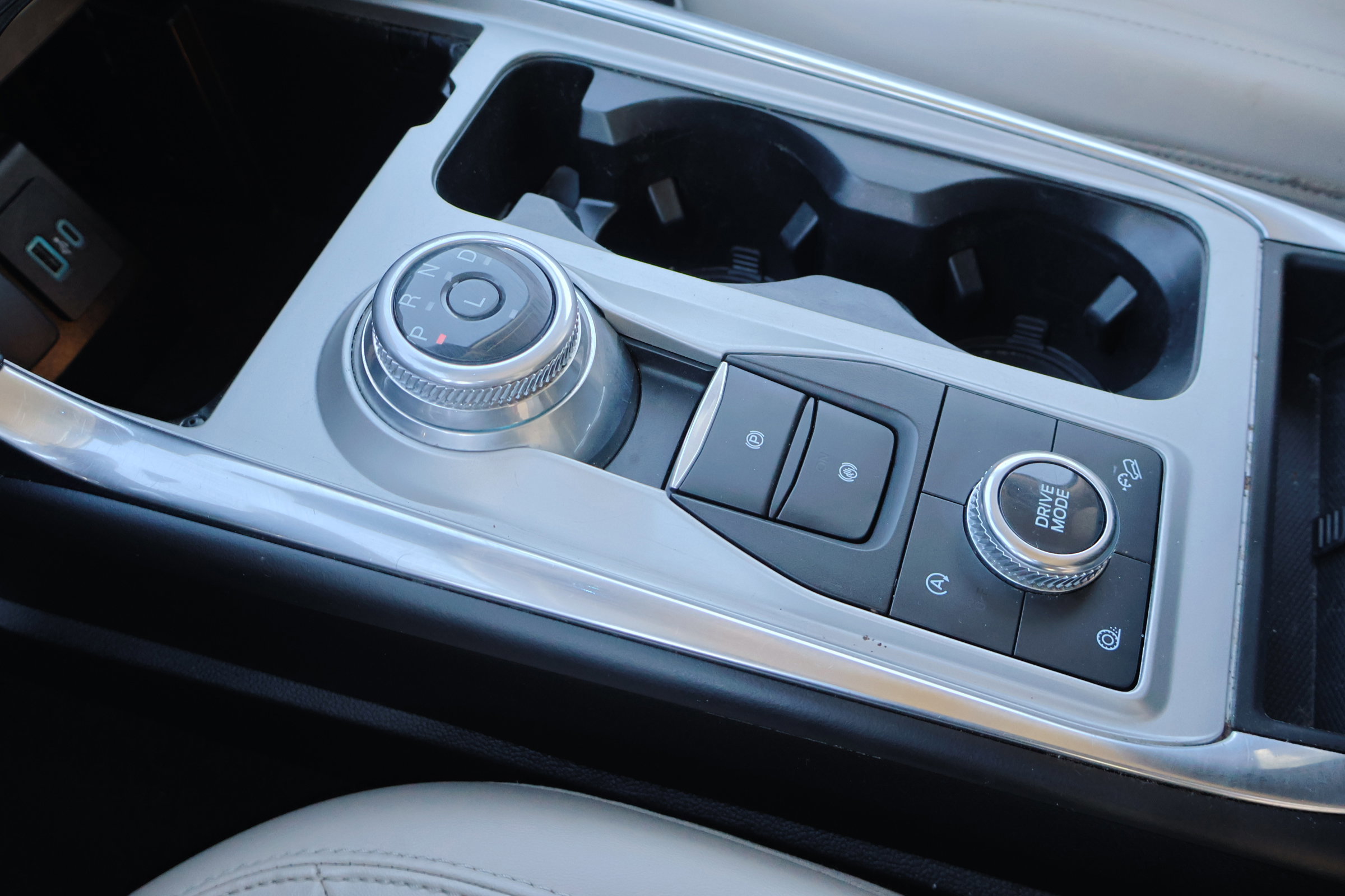 Certified 2022 Ford Explorer XLT w/ Equipment Group 202A image 24