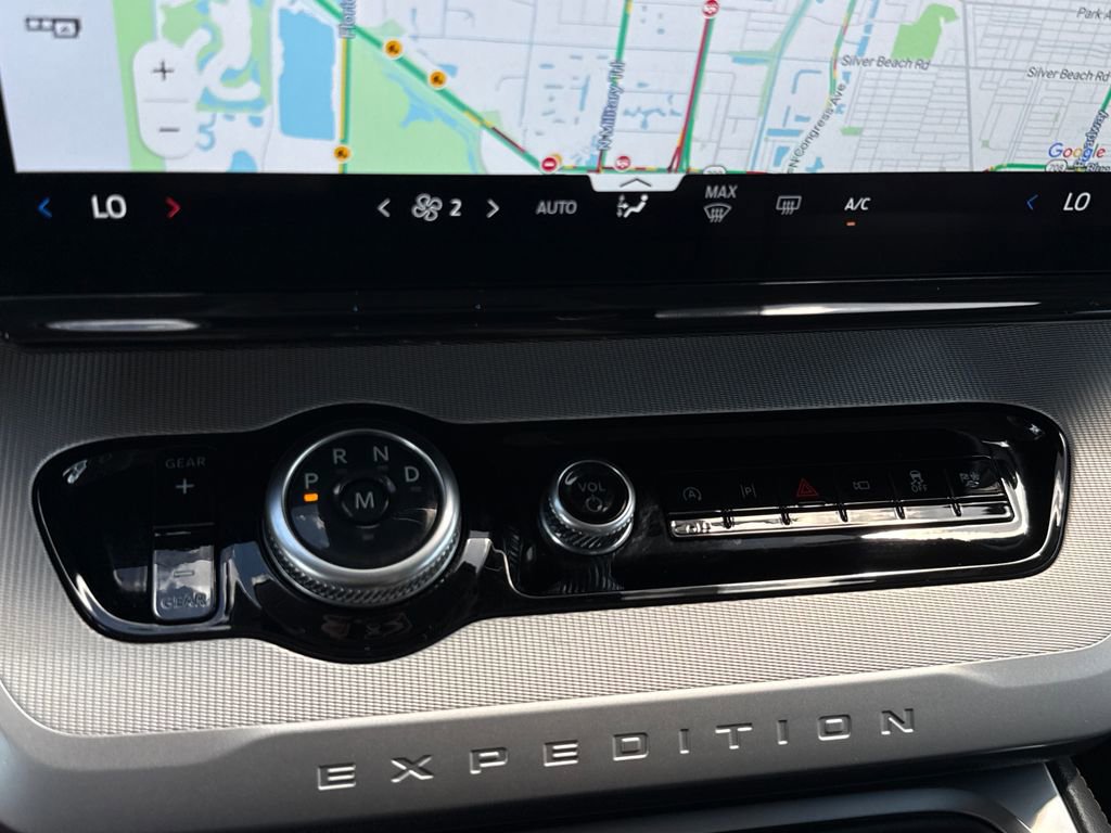 Certified 2025 Ford Expedition Active image 21