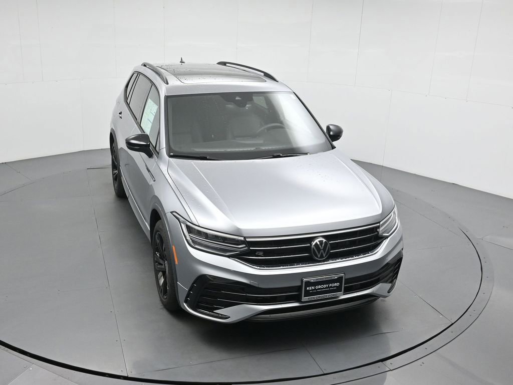Used 2024 Volkswagen Tiguan SE R-Line image 4