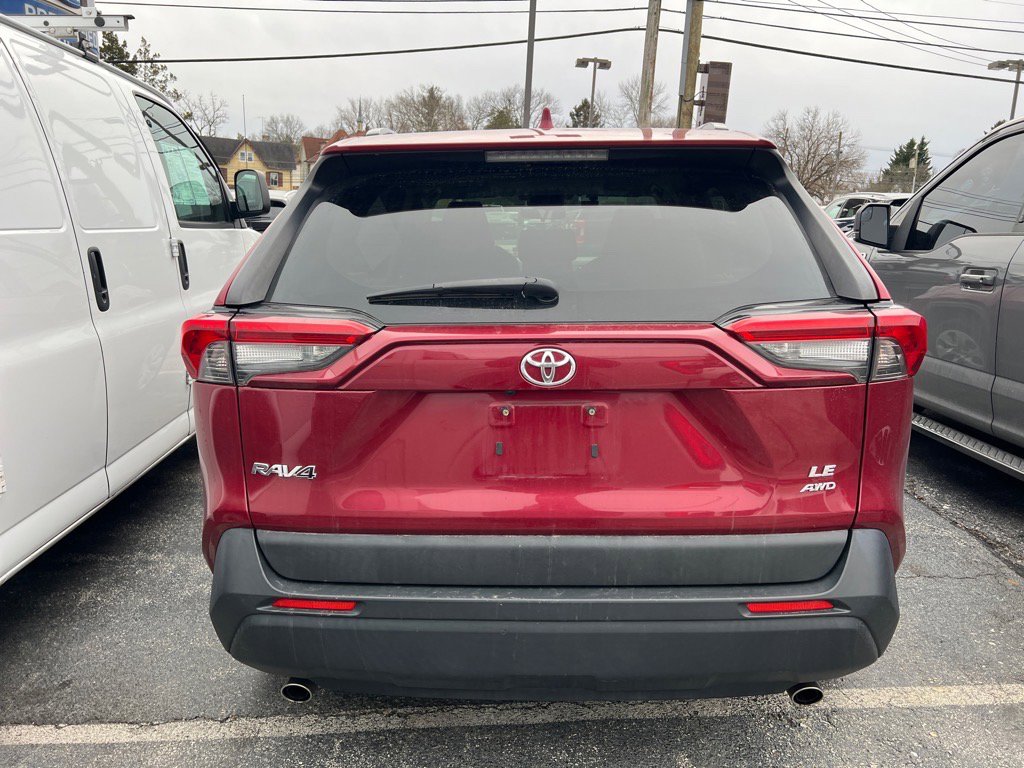 Used 2019 Toyota RAV4 LE image 3
