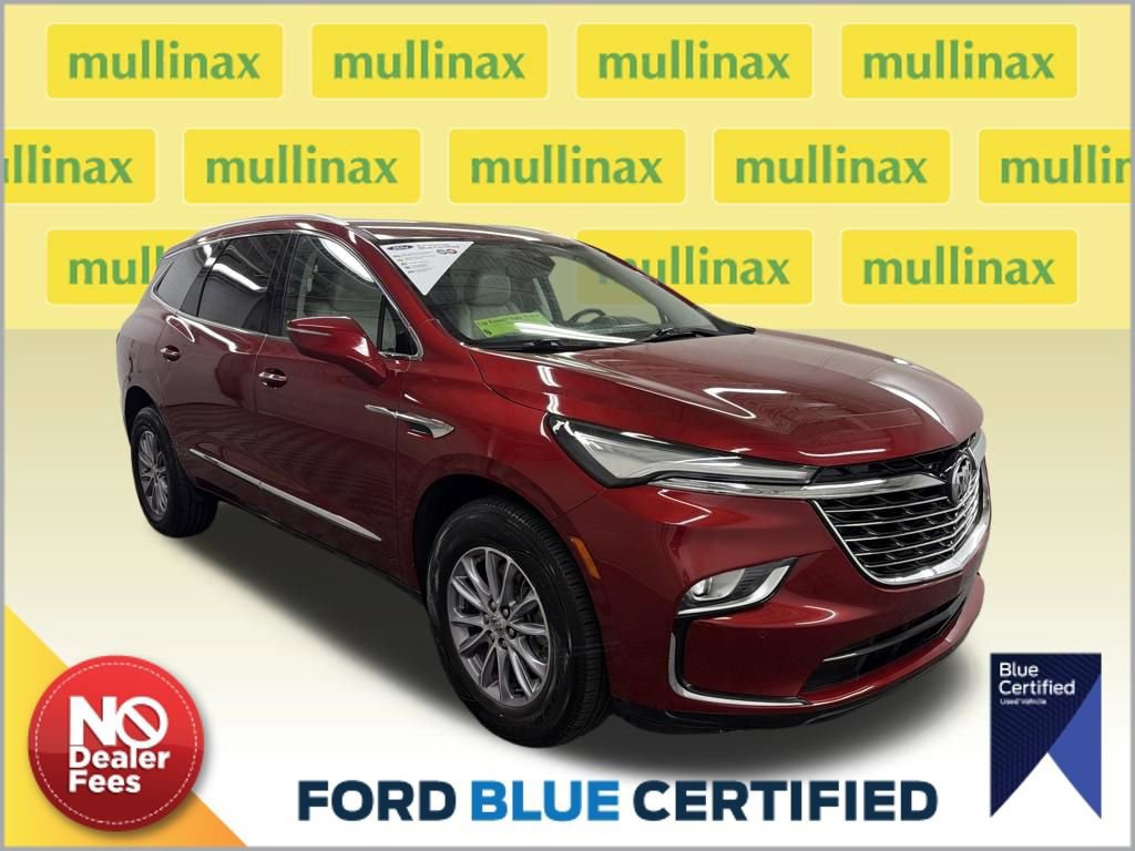 Used 2023 Buick Enclave Essence image 1