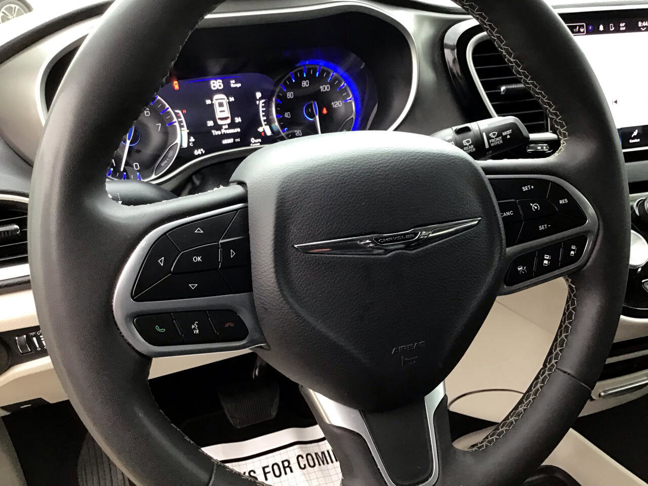 Used 2022 Chrysler Pacifica Touring-L image 13