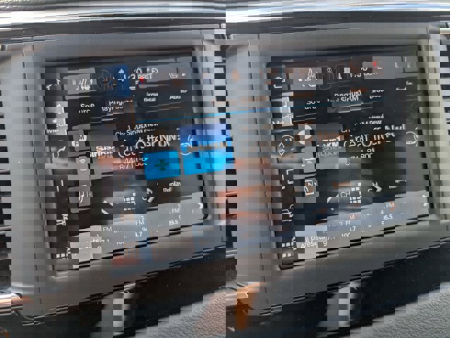 Used 2023 Chrysler Voyager LX image 13