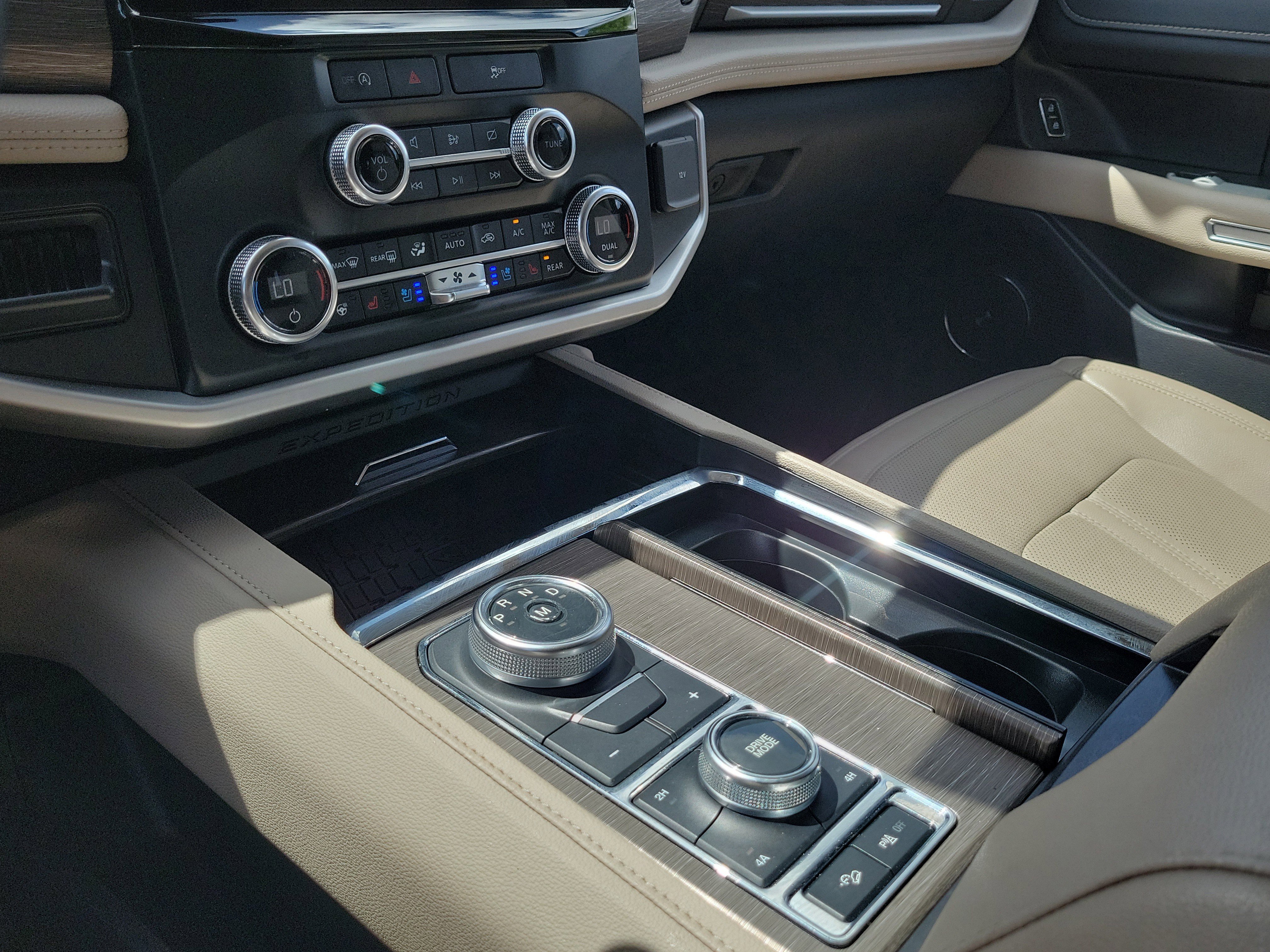 Certified 2024 Ford Expedition Limited image 28