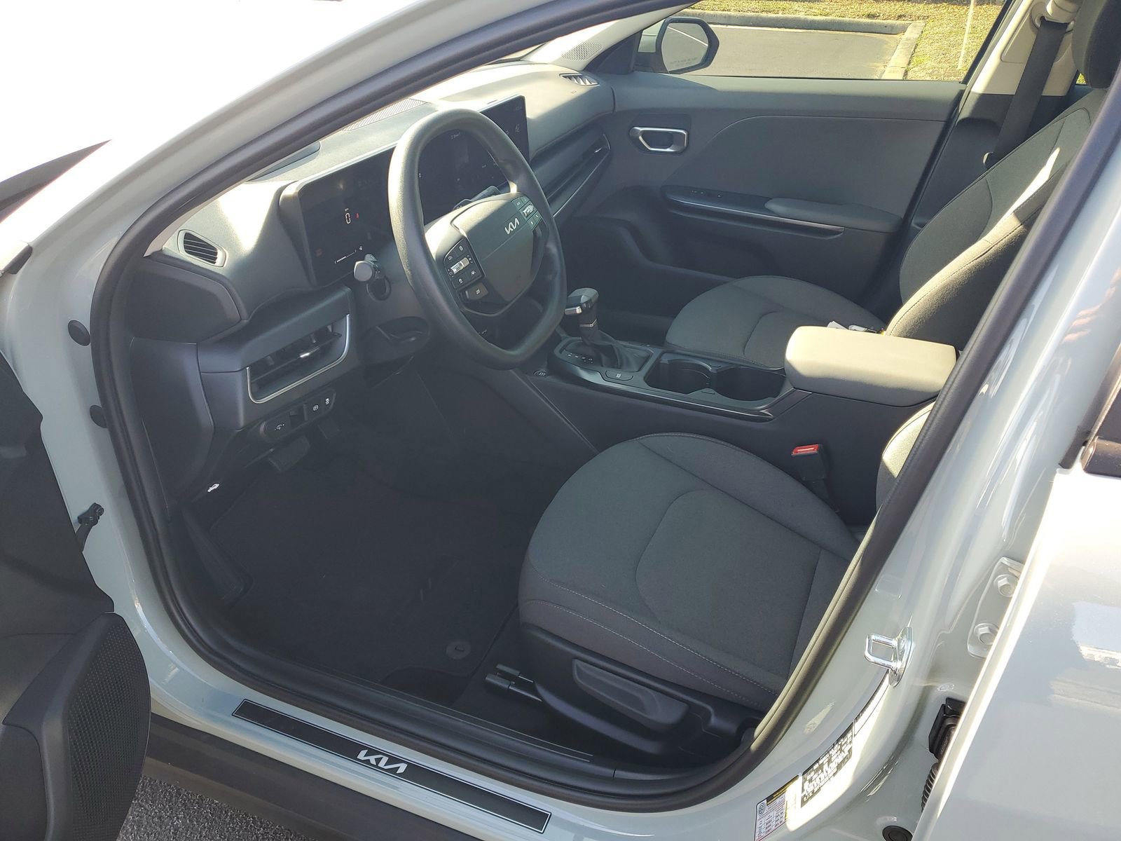 Used 2025 Kia K4 LXS image 15