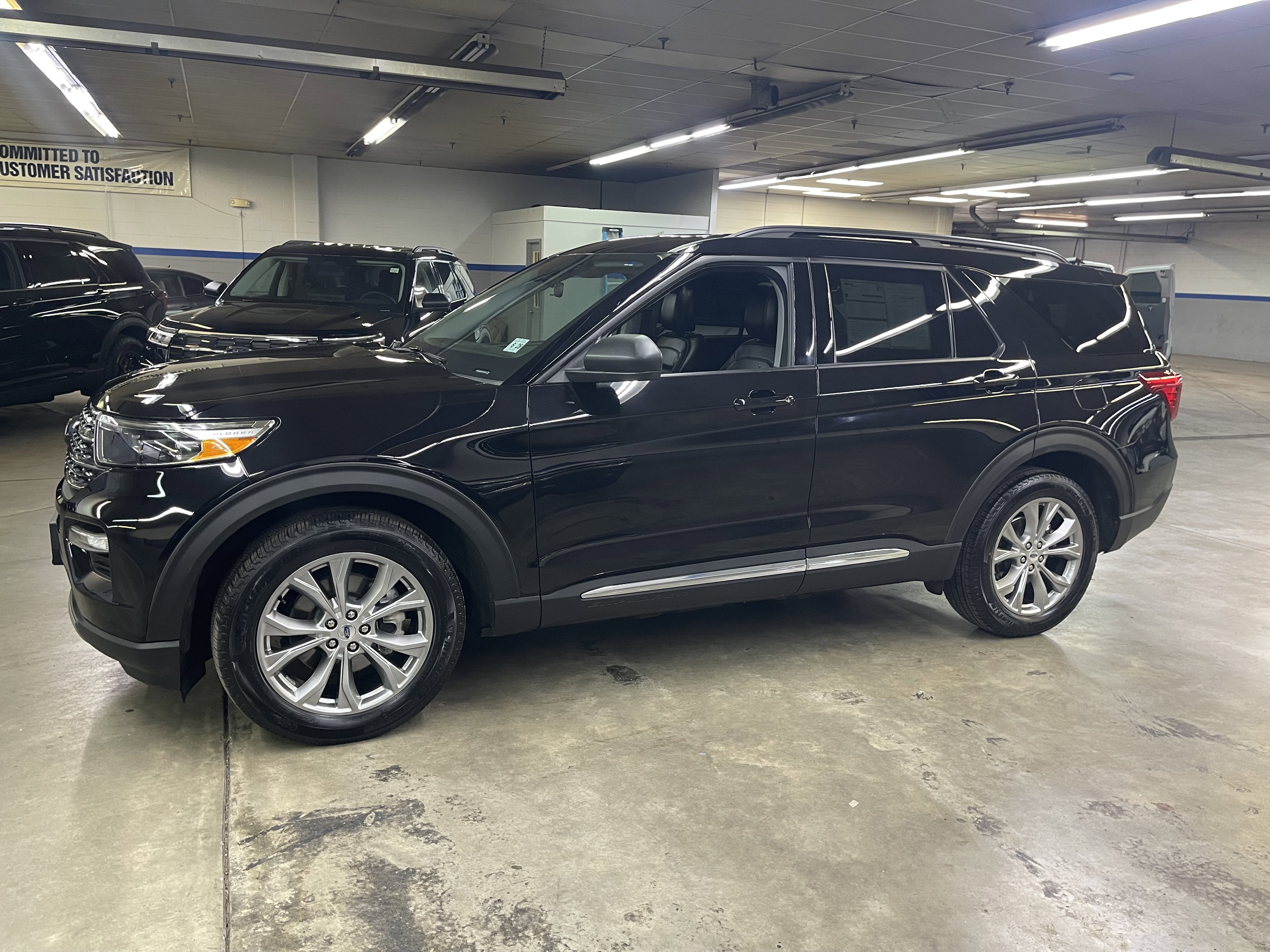 Certified 2023 Ford Explorer XLT w/ Equipment Group 202A image 4