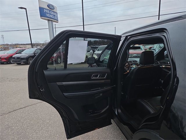 Certified 2018 Ford Explorer XLT w/ Equipment Group 202A image 29