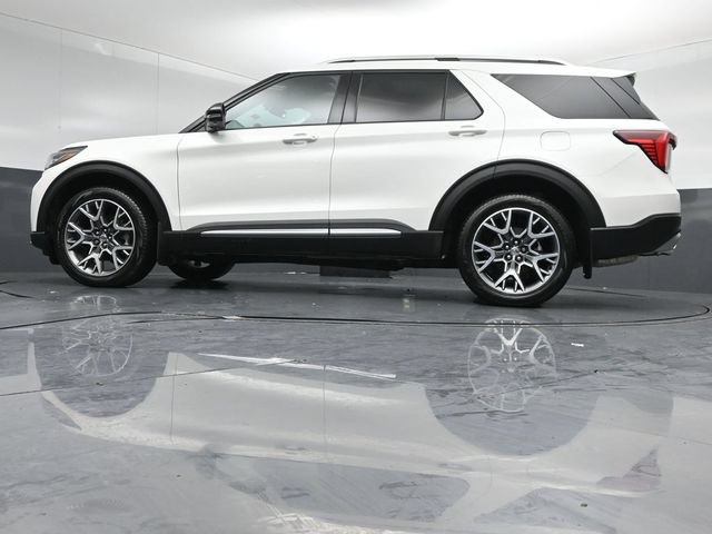 Certified 2025 Ford Explorer Platinum w/ Ultimate Package AWD/4WD image 44