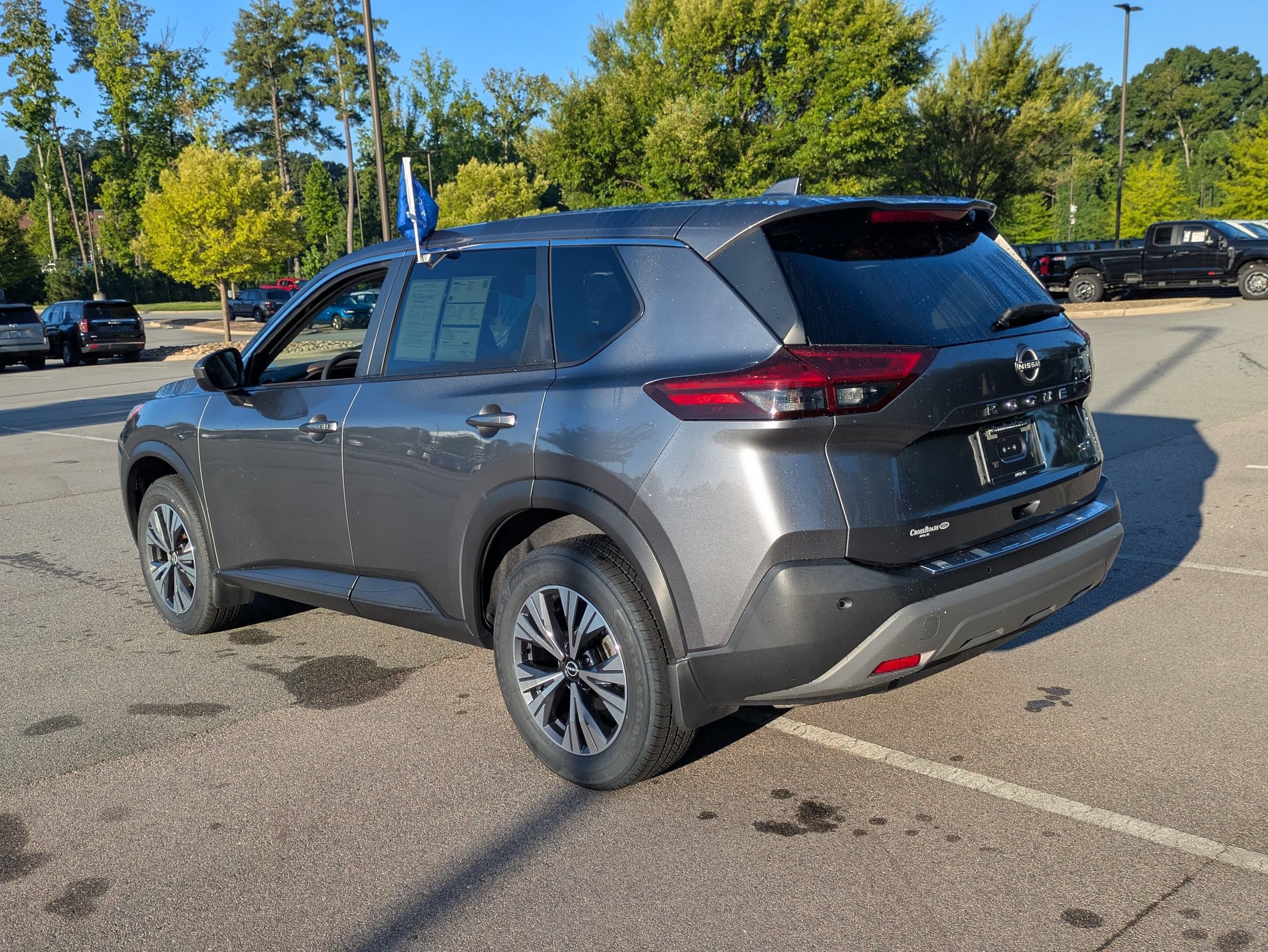 Used 2023 Nissan Rogue SV FWD image 6