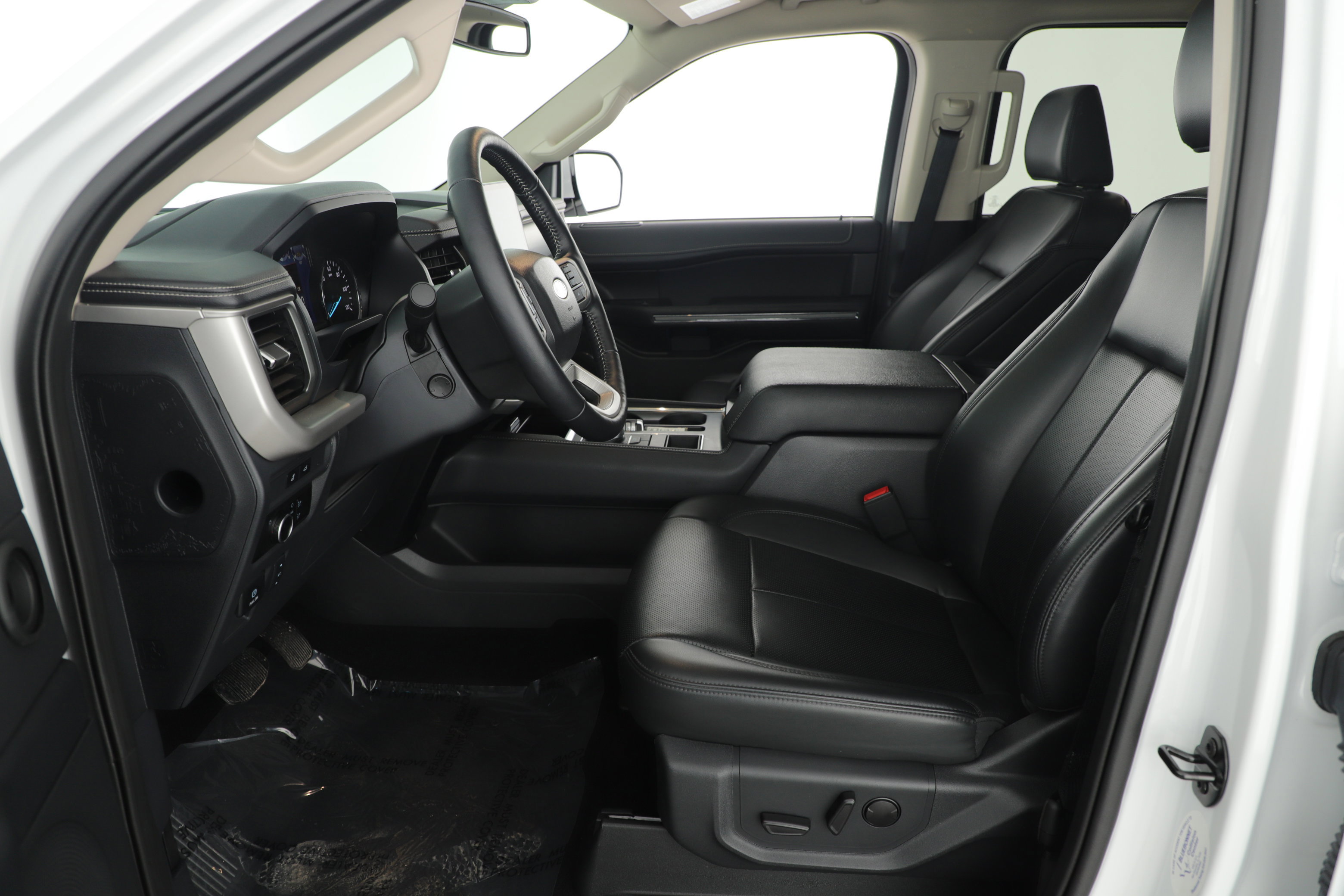 Certified 2024 Ford Expedition XLT image 6