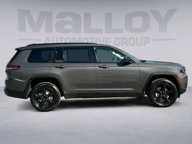 Used 2022 Jeep Grand Cherokee L Limited w/ Black Appearance Package AWD/4WD image 6