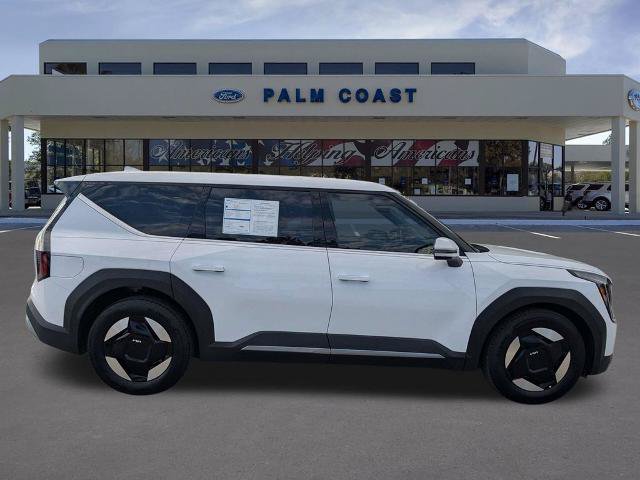 Used 2026 Kia EV9 Light RWD image 3
