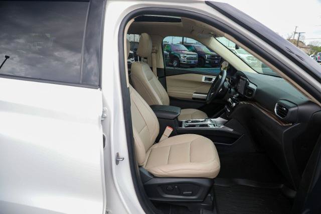 Certified 2022 Ford Explorer Limited w/ Equipment Group 301A AWD/4WD image 38