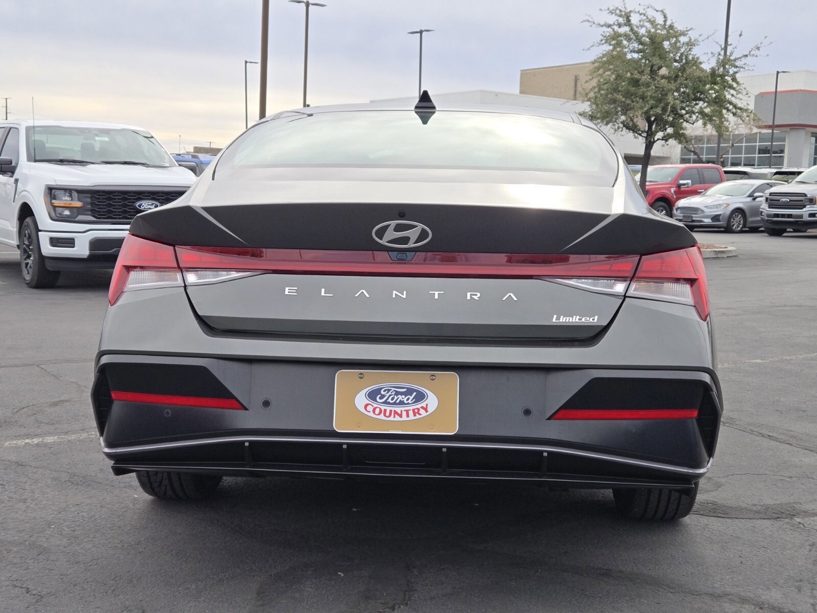 Used 2024 Hyundai Elantra Limited image 4