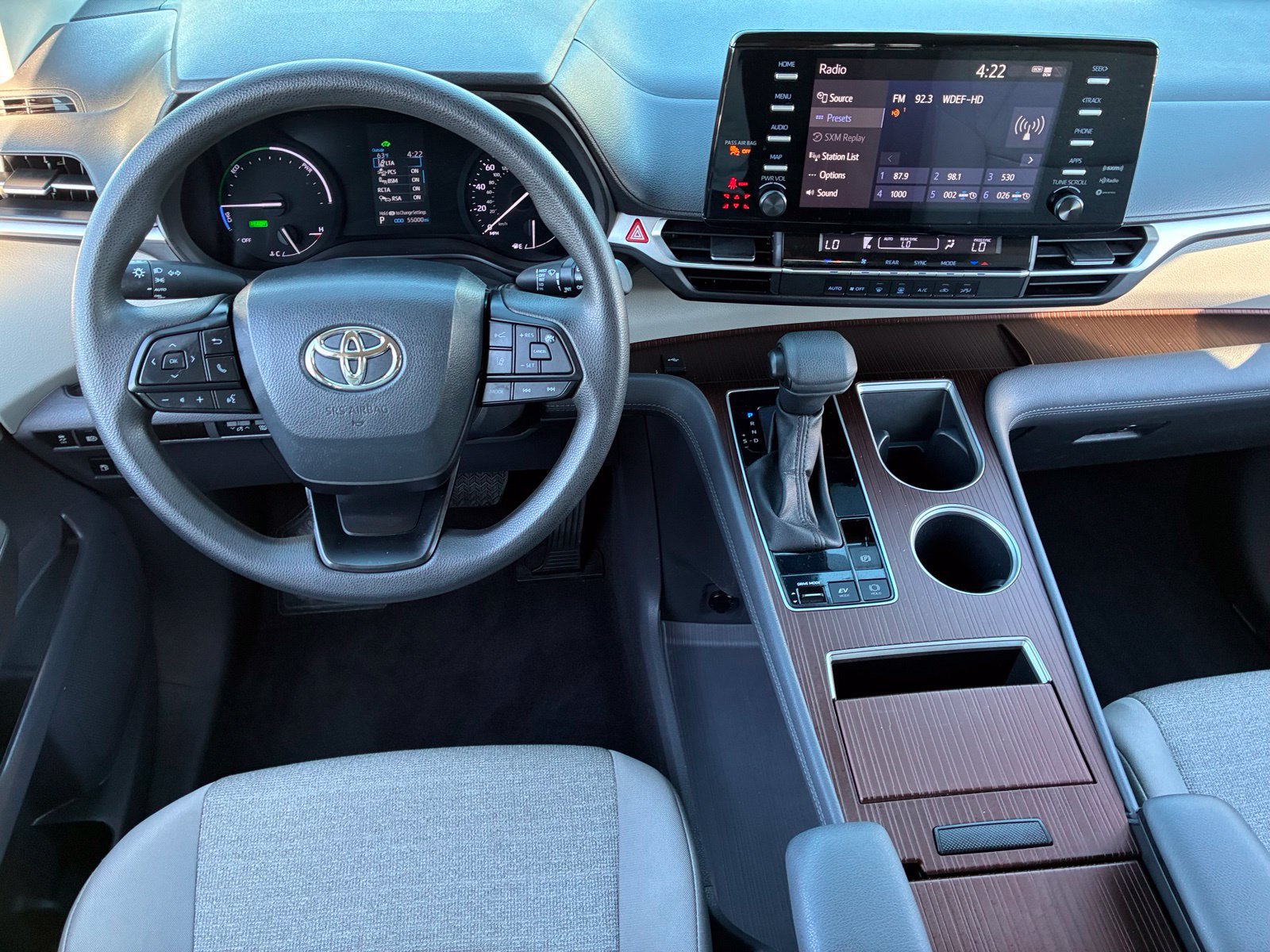 Used 2024 Toyota Sienna LE FWD image 19