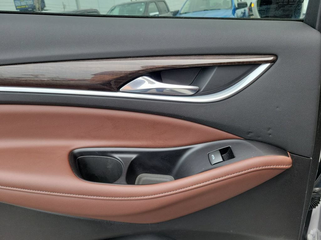 Used 2018 Buick Enclave Avenir w/ Avenir Technology Package AWD/4WD image 15