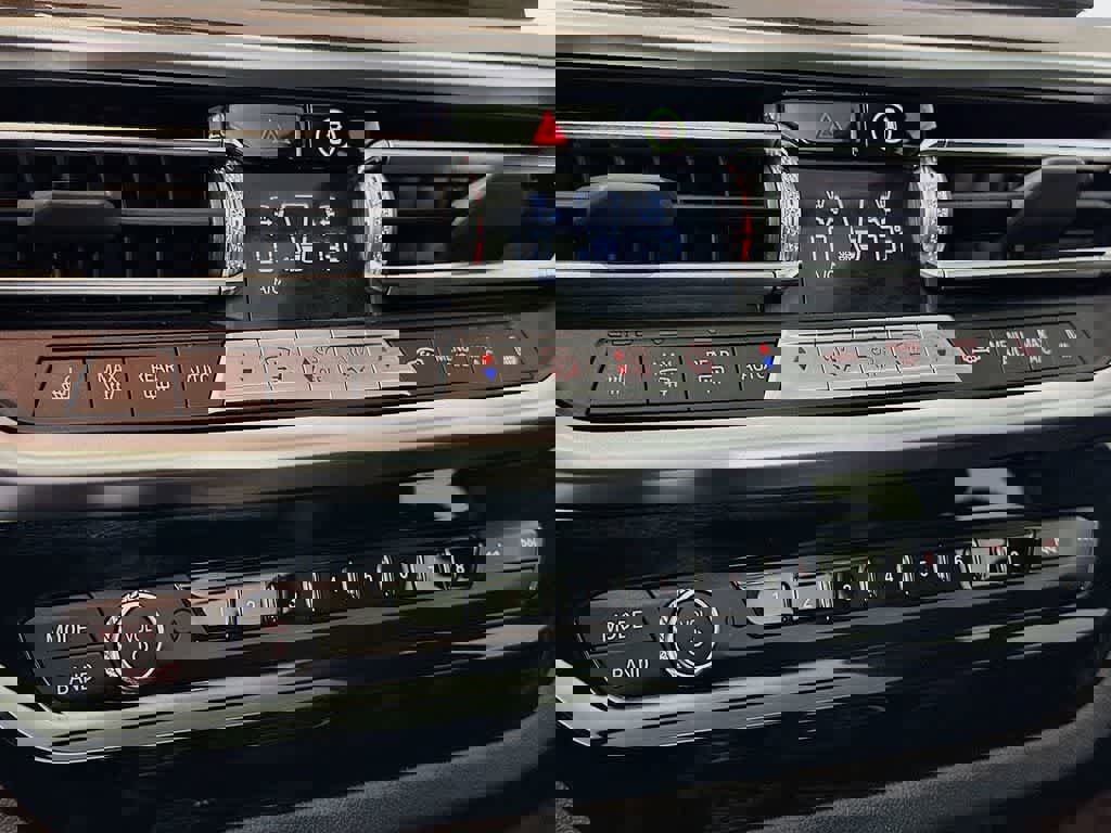 Used 2023 BMW X3 xDrive30i w/ Premium Essential Package image 18