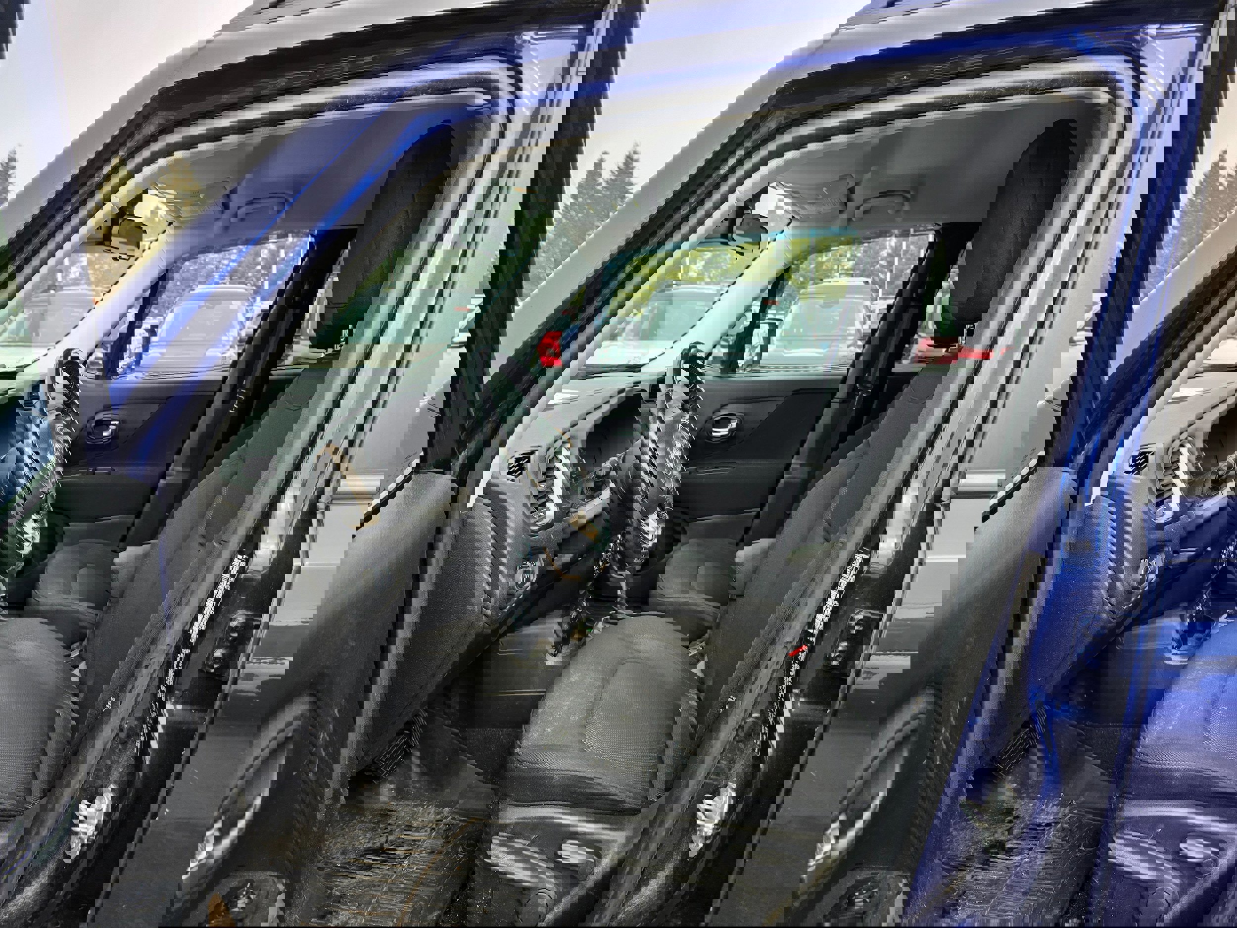 Used 2017 Jeep Renegade Latitude w/ Cold Weather Group image 20