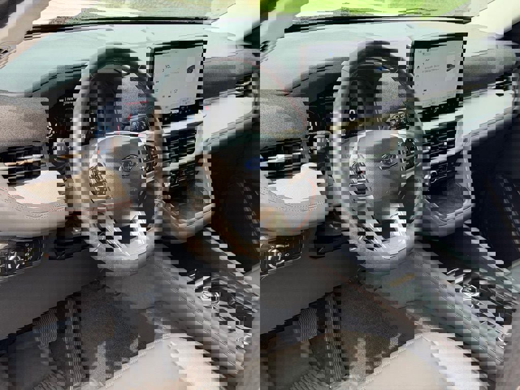 Certified 2025 Ford Explorer Active w/ Active Comfort Package image 22