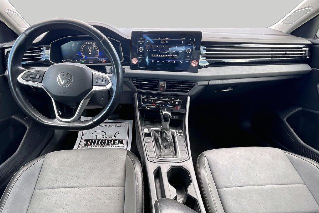 Used 2025 Volkswagen Jetta SE FWD image 18