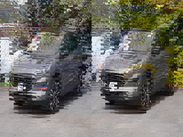 Certified 2022 Ford Escape SE w/ SE Sport Appearance Package image 2