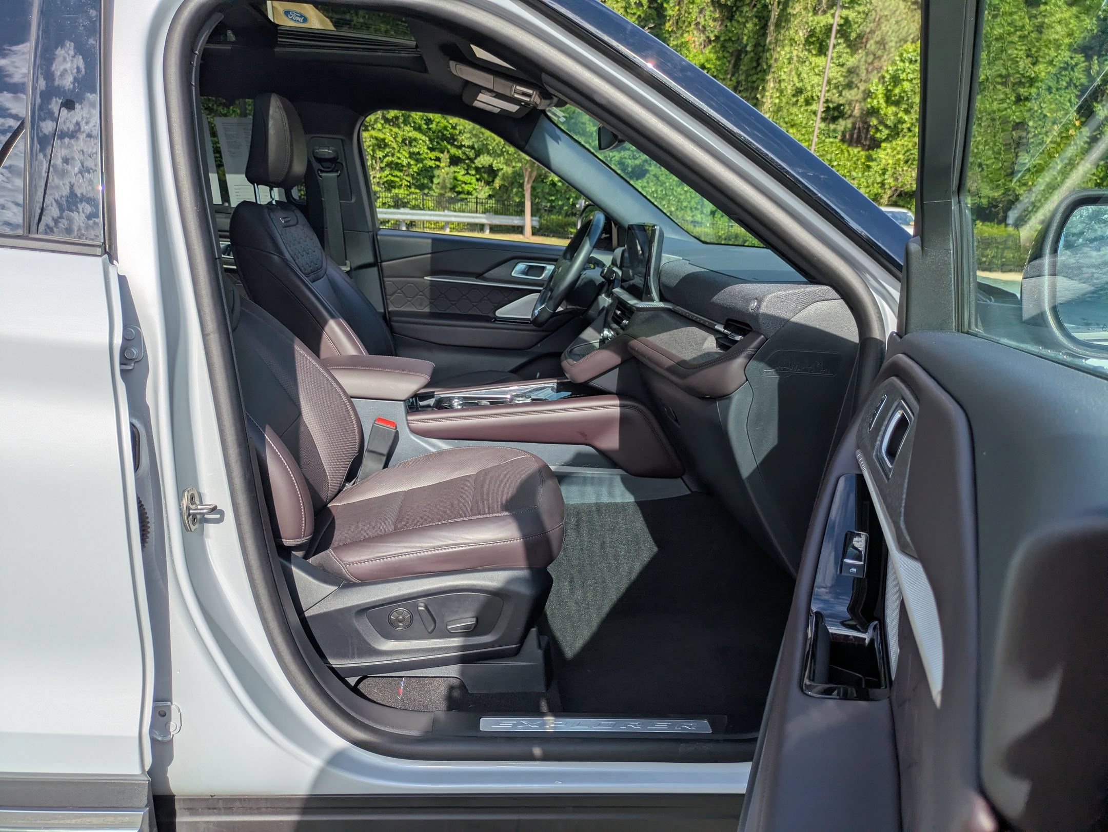 Certified 2025 Ford Explorer Platinum w/ LUX Leather Package AWD/4WD image 38
