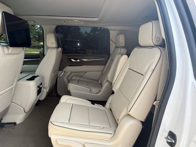 Used 2023 GMC Yukon XL Denali AWD/4WD image 11