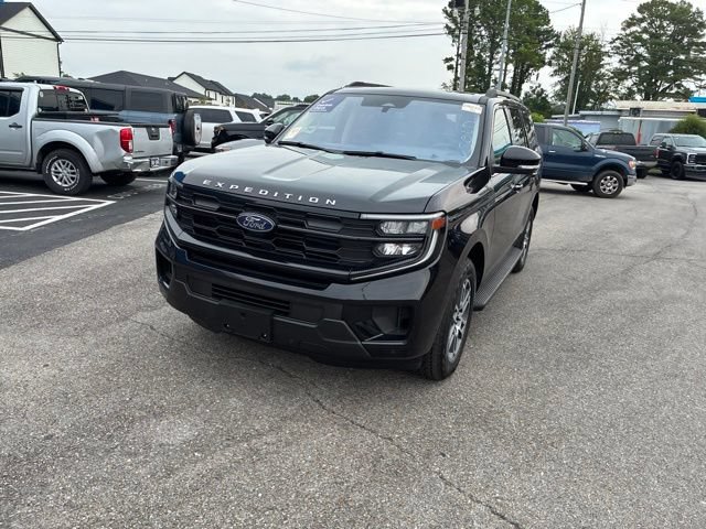 Certified 2025 Ford Expedition Active AWD/4WD image 8