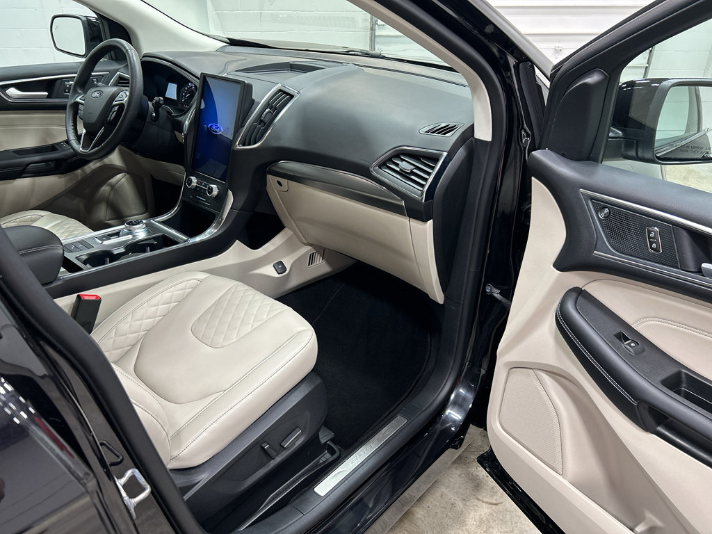 Certified 2024 Ford Edge Titanium AWD/4WD image 33