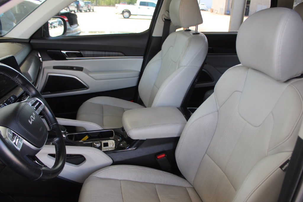 Used 2023 Kia Telluride EX w/ EX Captain's Chair Package FWD image 29