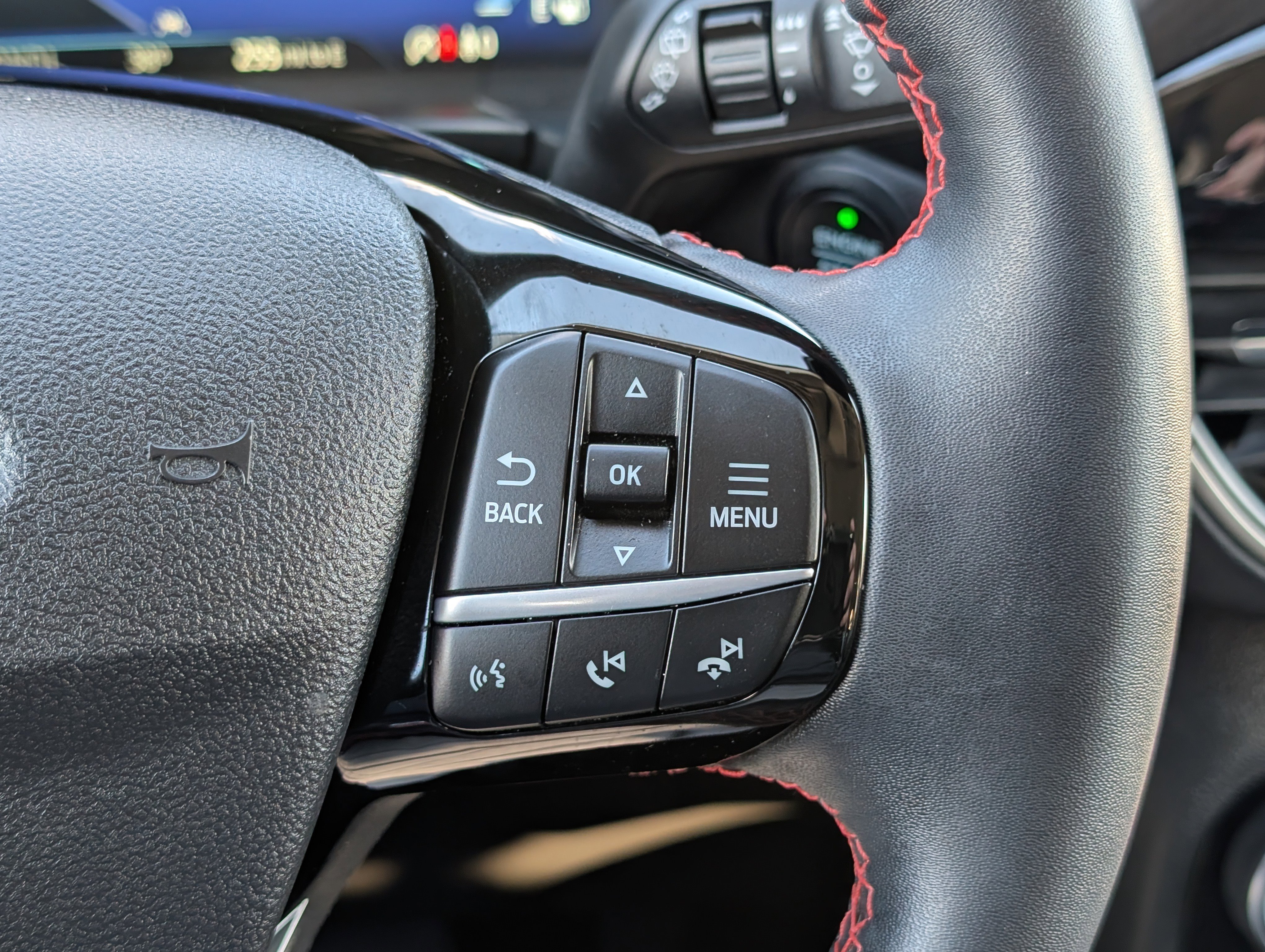 Certified 2022 Ford Escape SEL w/ SEL Stealth AWD Package image 25