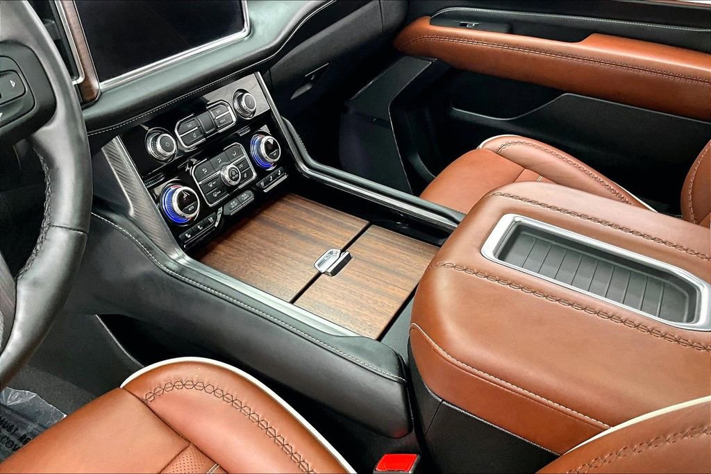 Used 2024 GMC Yukon Denali Ultimate AWD/4WD image 15