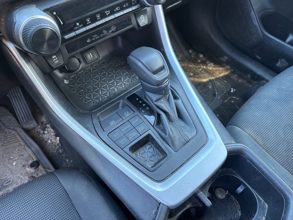 Used 2023 Toyota RAV4 LE image 13