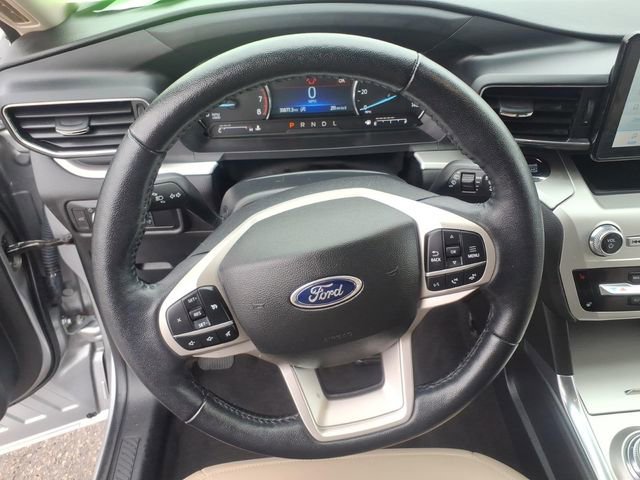 Certified 2022 Ford Explorer XLT w/ Equipment Group 202A image 18