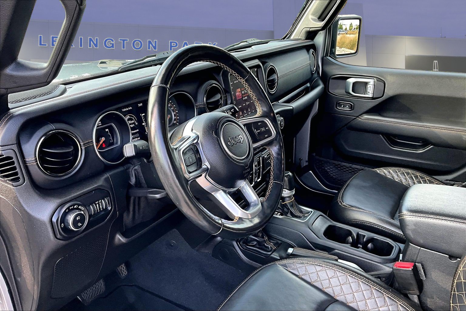 Used 2021 Jeep Gladiator Overland AWD/4WD image 17