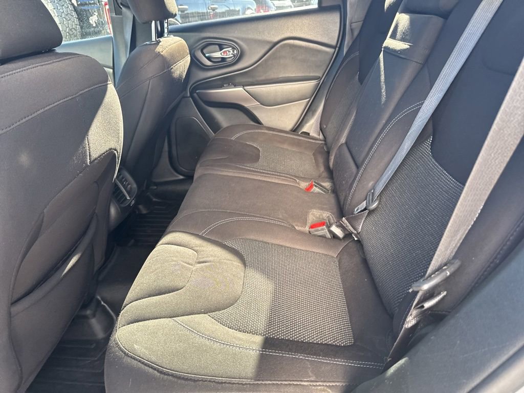 Used 2019 Jeep Cherokee Latitude w/ Popular Appearance Group image 25