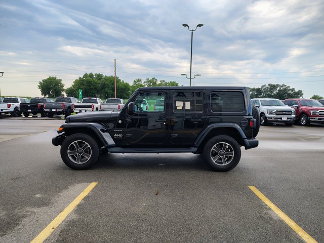 Used 2023 Jeep Wrangler Unlimited Sahara w/ Cold Weather Group AWD/4WD image 5
