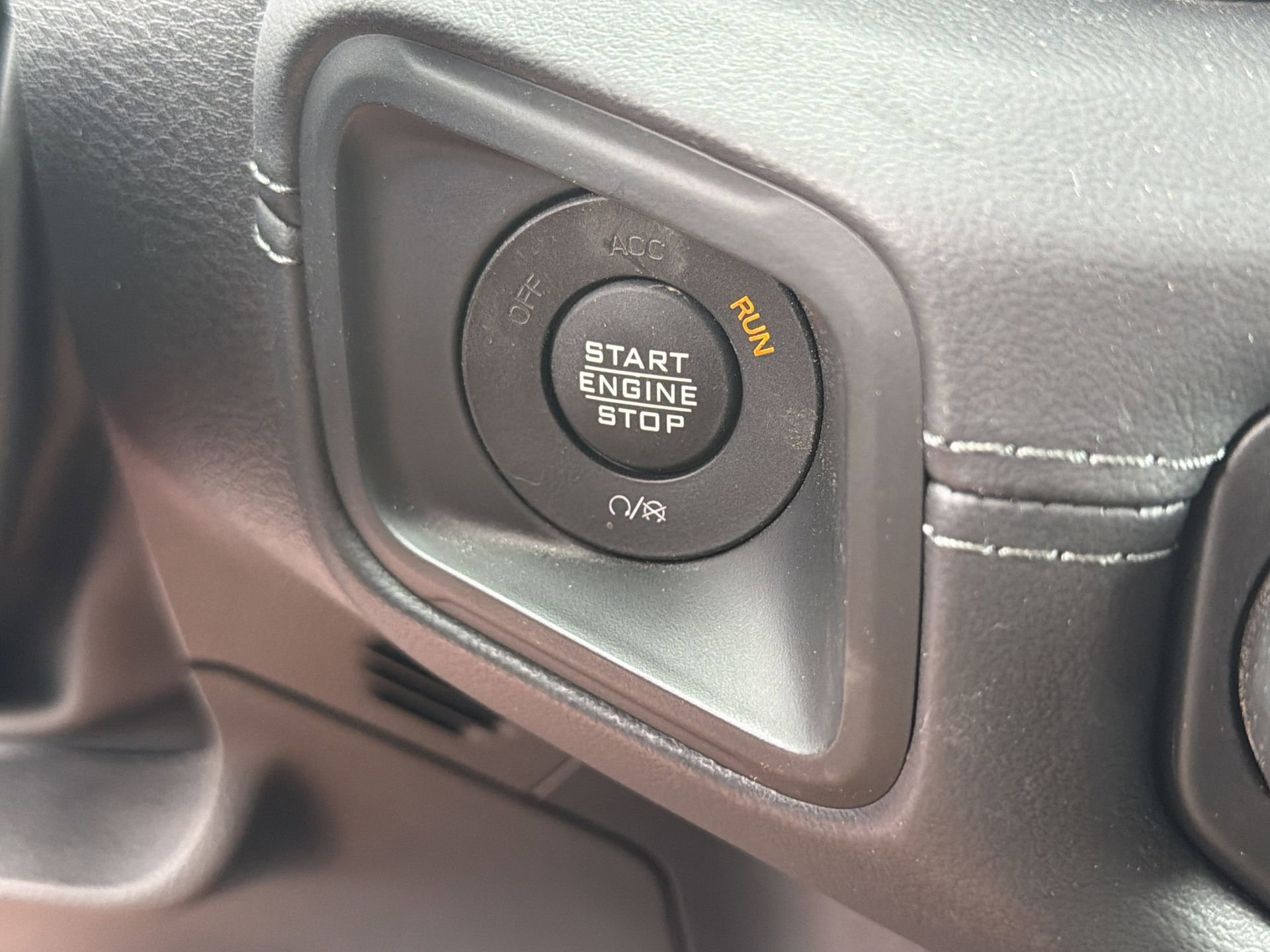 Used 2025 Jeep Wrangler Unlimited Sahara AWD/4WD image 8