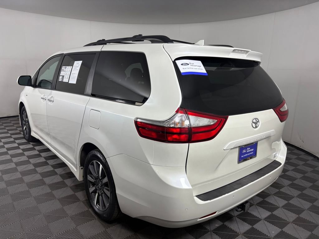 Used 2018 Toyota Sienna XLE w/ XLE Navigation Package image 3