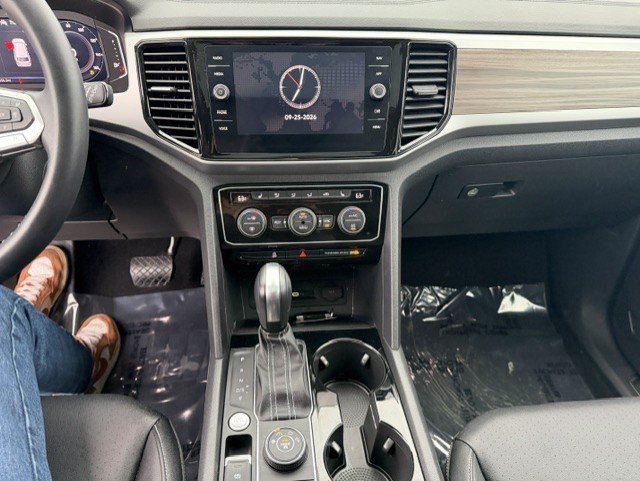 Used 2023 Volkswagen Atlas SEL AWD/4WD image 18