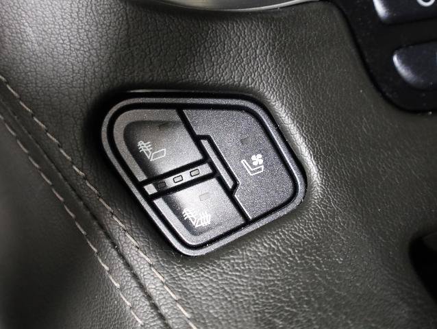 Used 2019 GMC Yukon SLT w/ Graphite Performance Edition AWD/4WD image 19