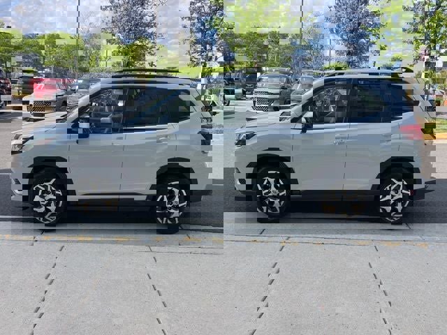 Used 2022 Subaru Forester Premium AWD/4WD image 2