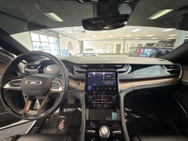 Used 2024 Jeep Grand Cherokee Summit w/ Luxury Tech Group V AWD/4WD image 15