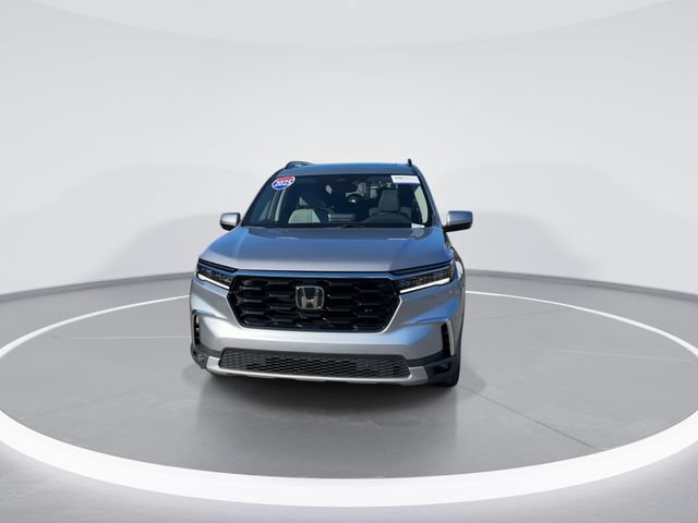 Used 2025 Honda Pilot Touring image 2