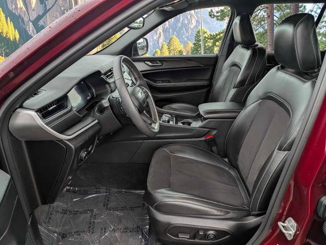 Used 2023 Jeep Grand Cherokee Altitude AWD/4WD image 14